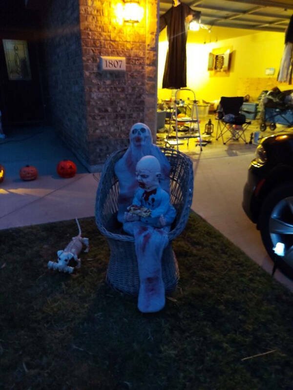 The Creepiest Things People Have At Home (24 pics)