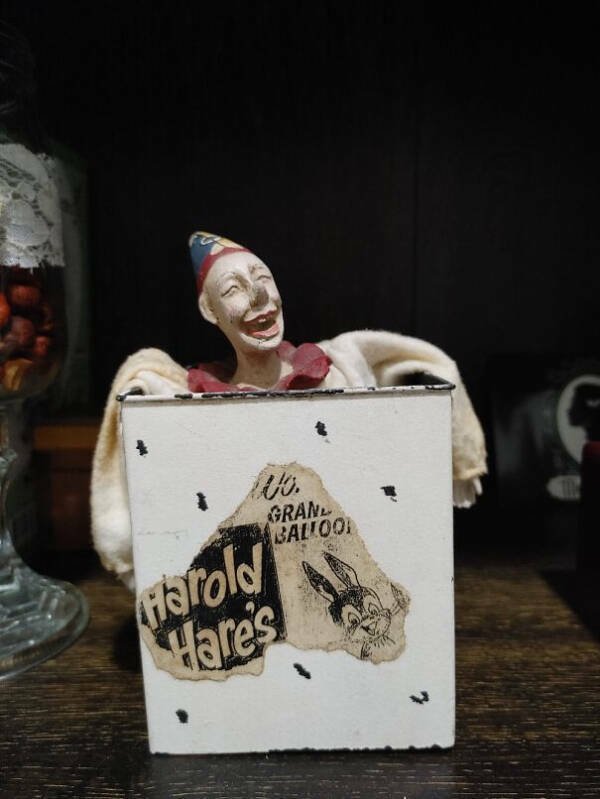 The Creepiest Things People Have At Home (24 pics)