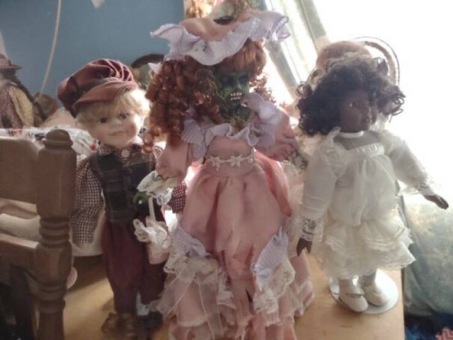 The Creepiest Things People Have At Home (24 pics)