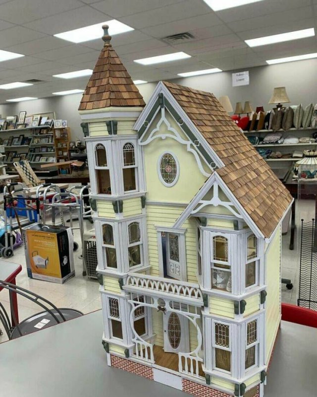 Odd Finds In Thrift Shops (26 pics)