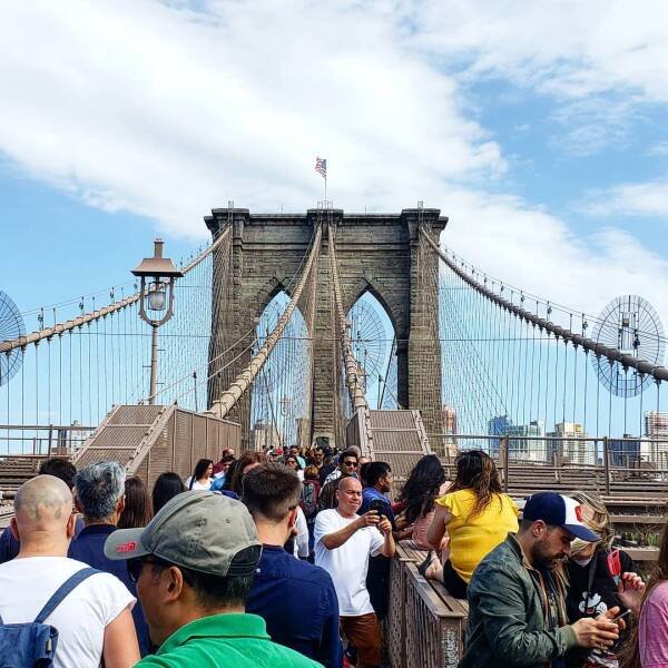 Popular Tourist Spots In Real Life (18 pics)