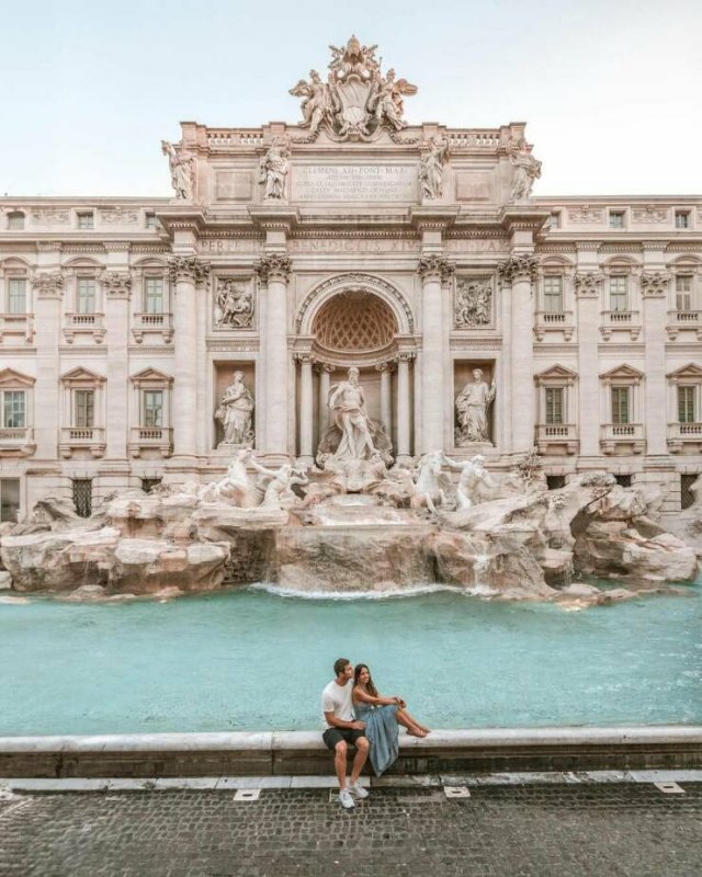 Popular Tourist Spots In Real Life (18 pics)