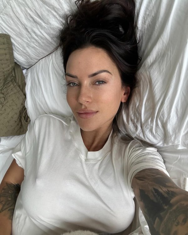 Braless Girls (29 pics)