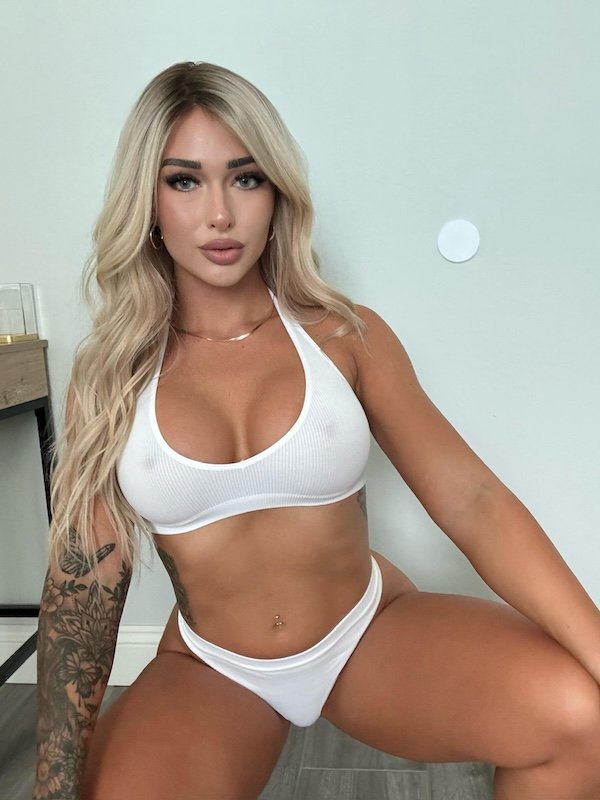 Braless Girls (29 pics)