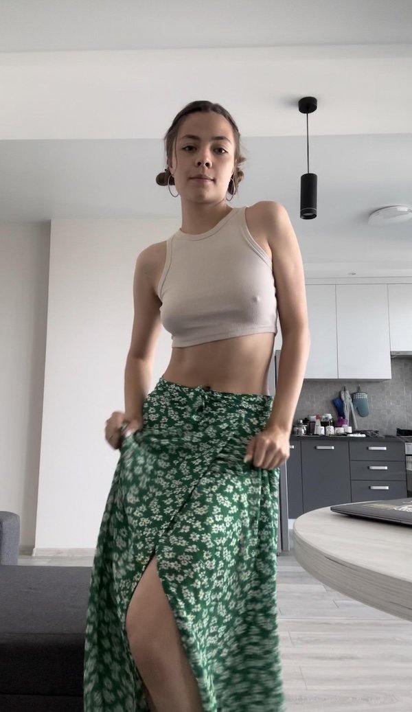 Braless Girls (29 pics)