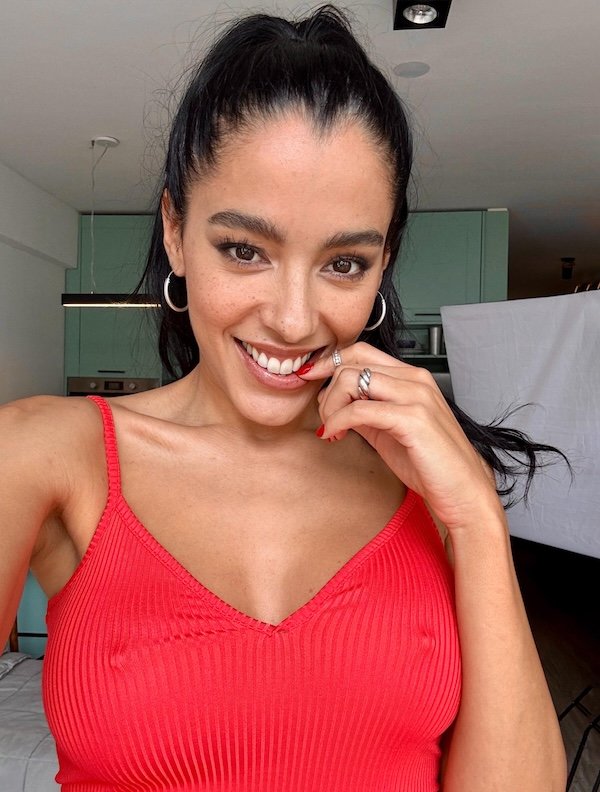 Braless Girls (29 pics)