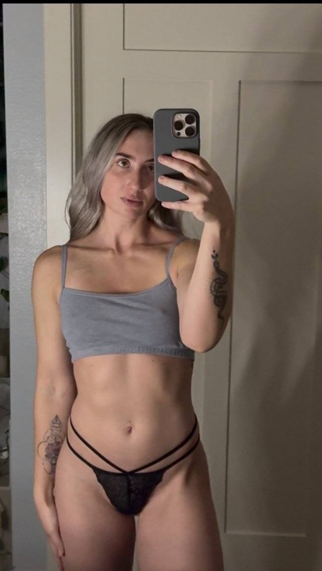 Braless Girls (44 pics)