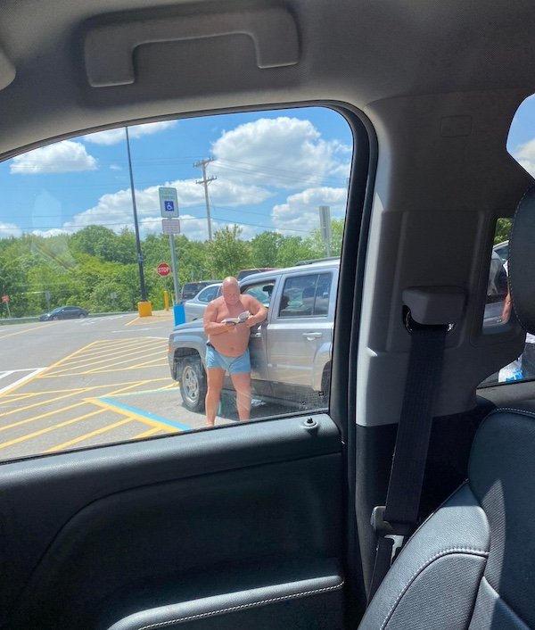 What Is Going On Here? (25 pics)