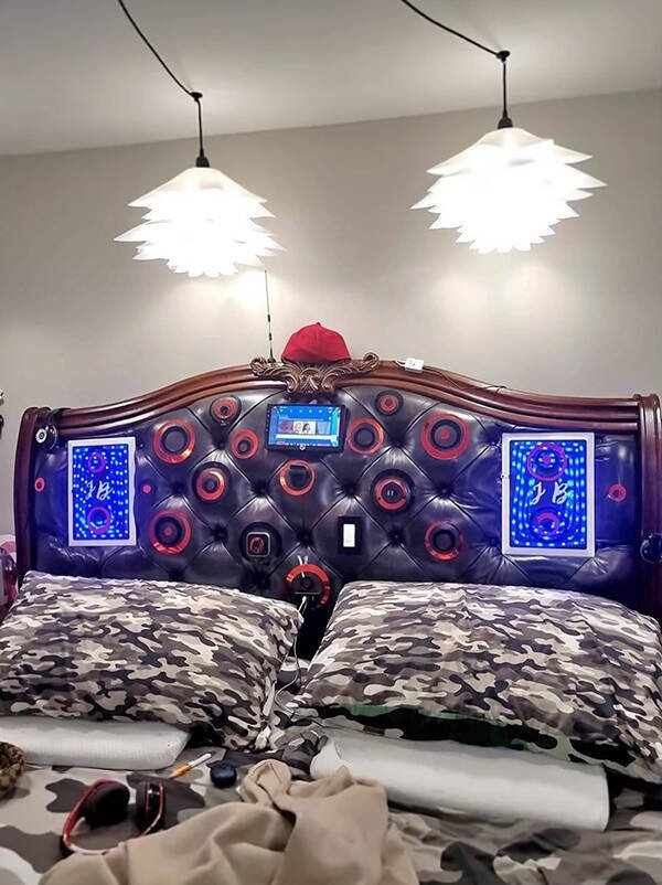 What Is Going On Here? (25 pics)