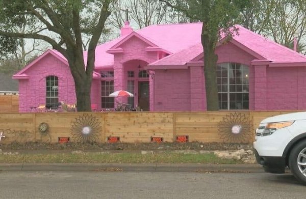 What Is Going On Here? (25 pics)