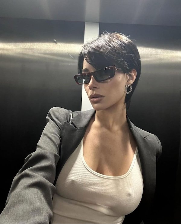 Braless Girls (29 pics)