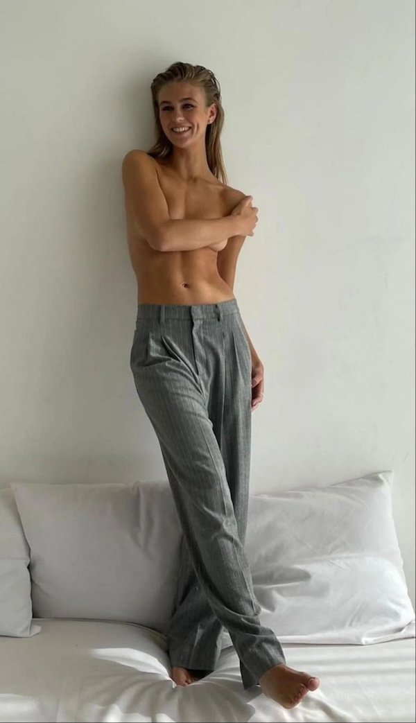 Braless Girls (29 pics)