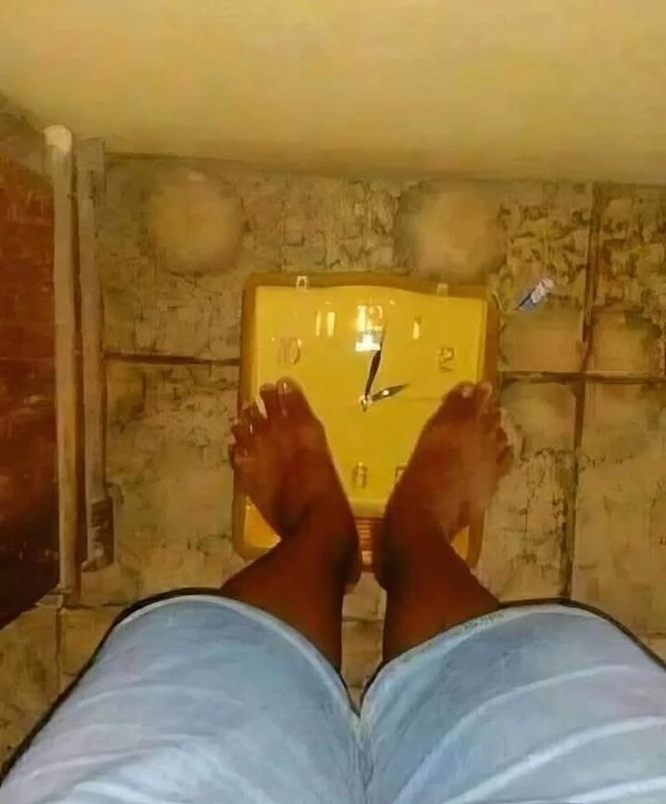 What Is Going On Here? (29 pics)