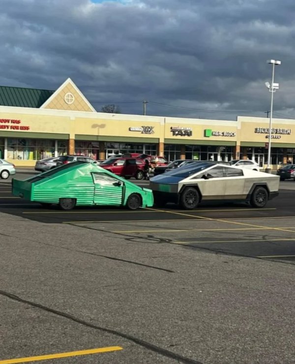 What Is Going On Here? (29 pics)