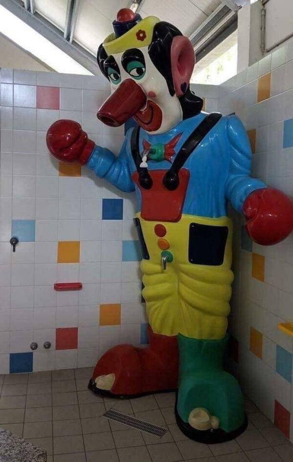 What Is Going On Here? (25 pics)