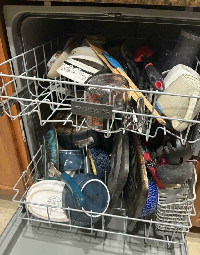 Annoying Habits Of Relatives (20 pics)