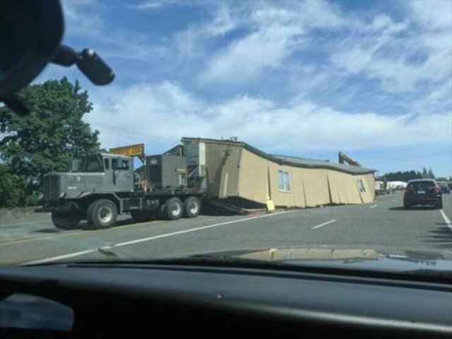 Weird Car Crashes (23 pics + 9 gifs)