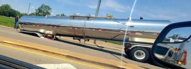 Weird Car Crashes (23 pics + 9 gifs)