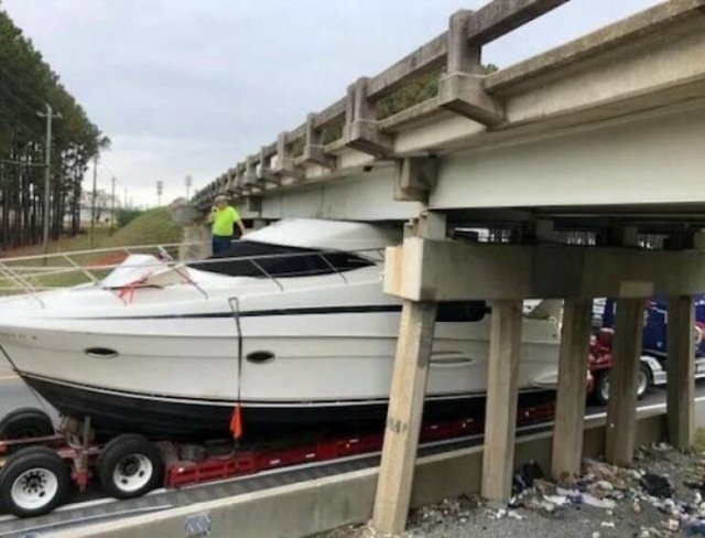 Weird Car Crashes (23 pics + 9 gifs)