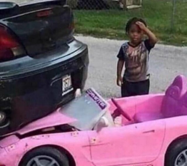 Weird Car Crashes (23 pics + 9 gifs)