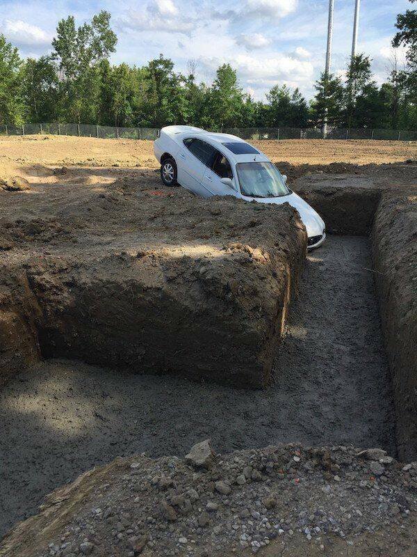 Weird Car Crashes (23 pics + 9 gifs)