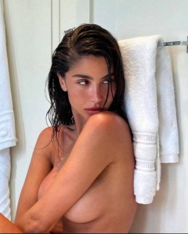 Hot Girls (46 pics)