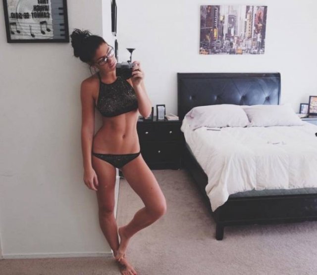 Girls In Glasses (36 pics)