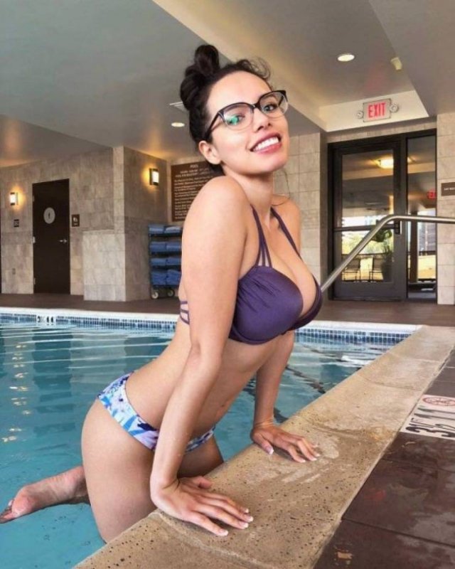 Girls In Glasses (36 pics)