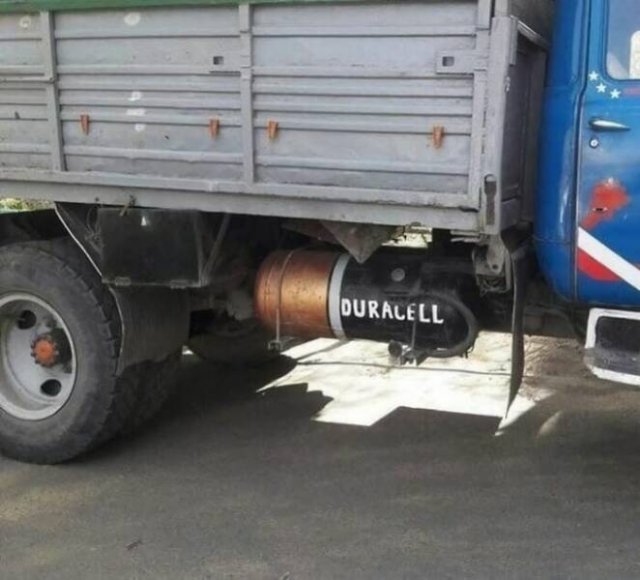 What Is Going On Here? (24 pics)