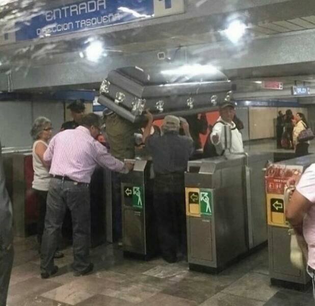 What Is Going On Here? (27 pics)