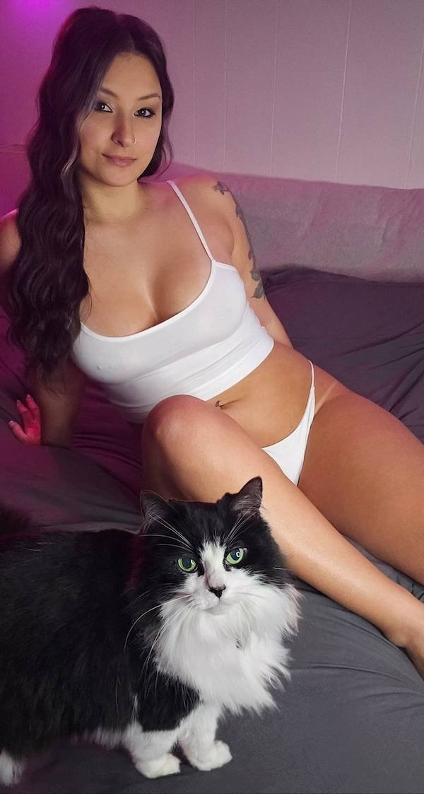 Braless Girls (43 pics)
