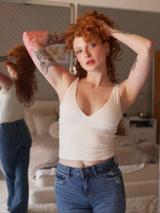 Braless Girls (43 pics)
