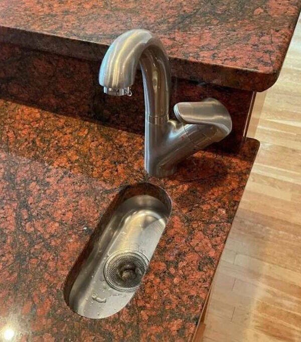 Weird Designs And Constructions (25 pics)