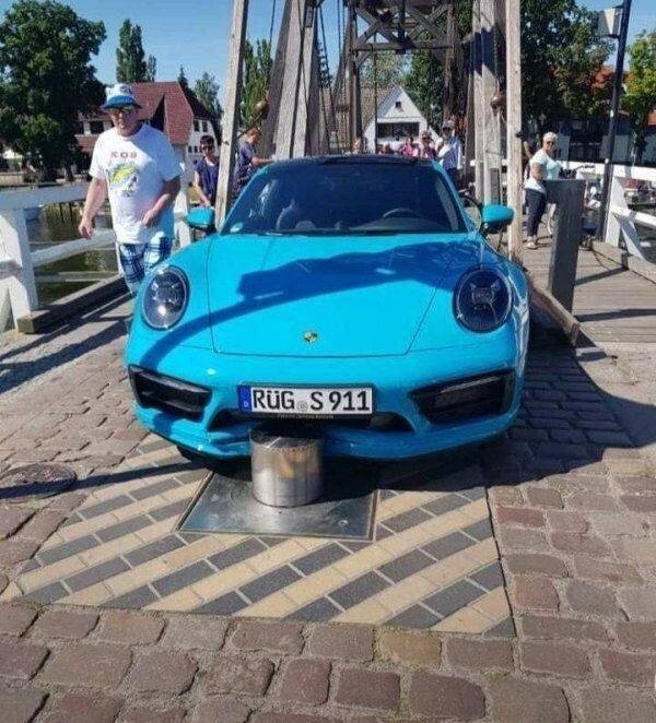 Unfortunate Car Accidents (29 pics)