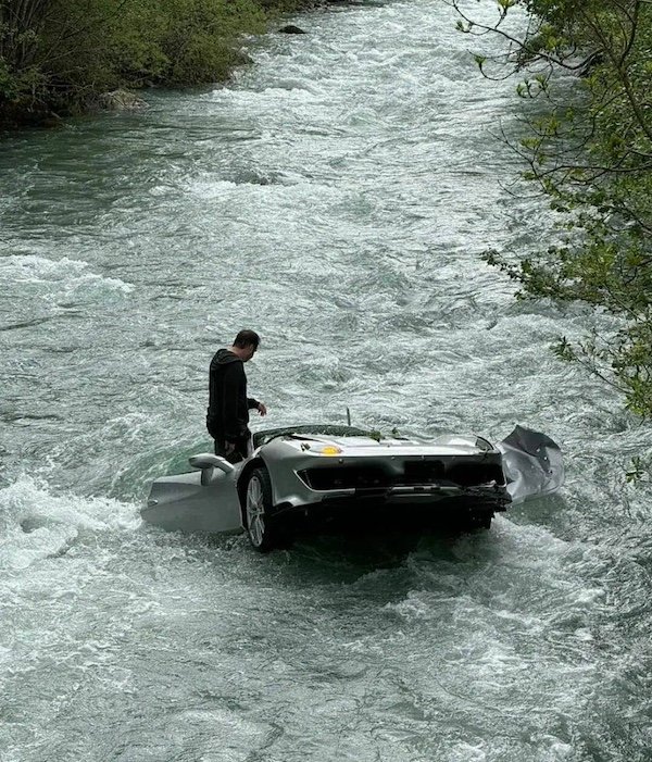 Unfortunate Car Accidents (29 pics)
