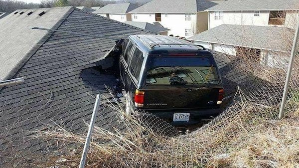 Unfortunate Car Accidents (29 pics)