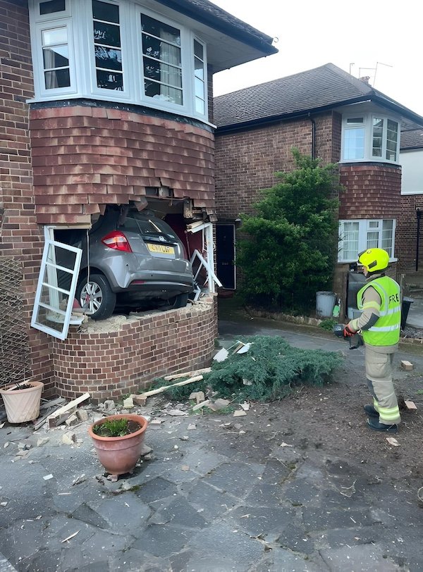 Unfortunate Car Accidents (29 pics)