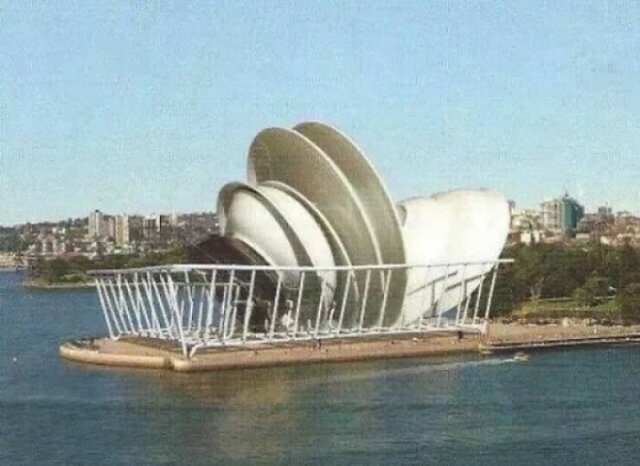 What Is Going On Here? (24 pics)