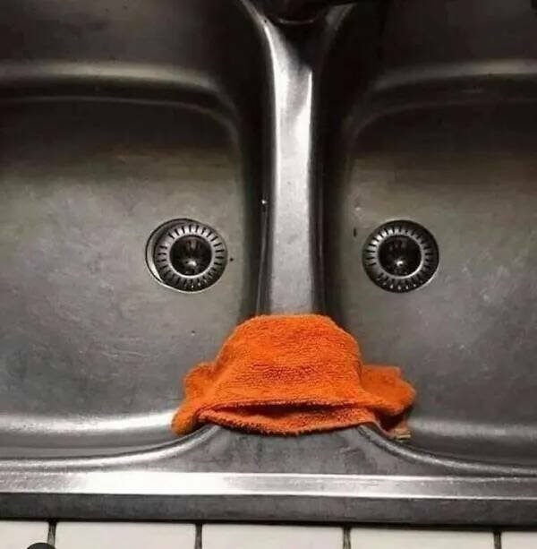 What Is Going On Here? (24 pics)