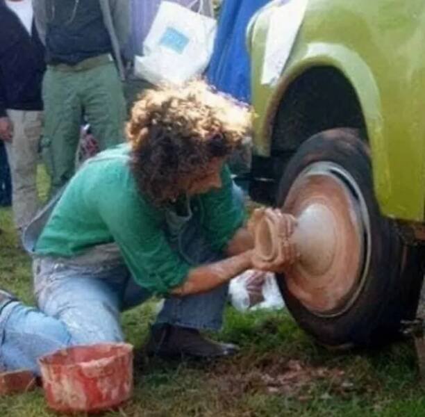 What Is Going On Here? (24 pics)