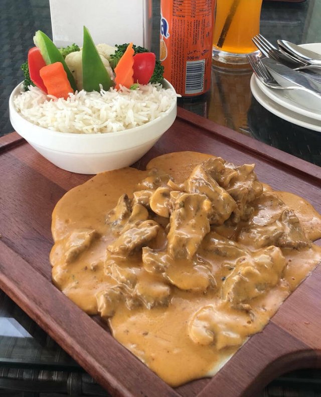 Weird Food Serving (12 pics)
