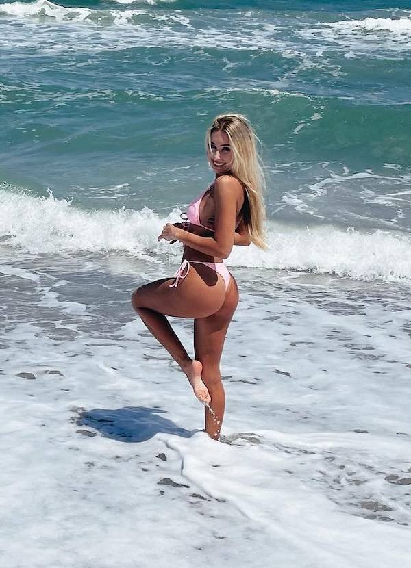 Hot Girls (45 pics)
