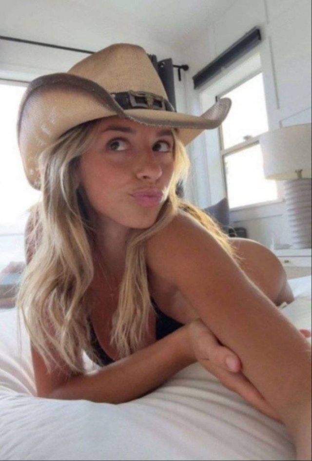 Cute Blondes (51 pics)