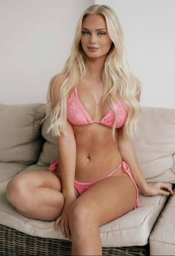 Cute Blondes (51 pics)