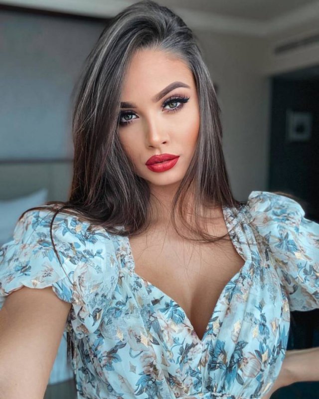 Hot Girls (33 pics)