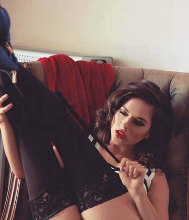 Hot Girls (33 pics)