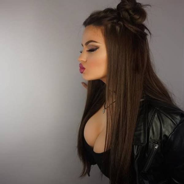Hot Girls (33 pics)