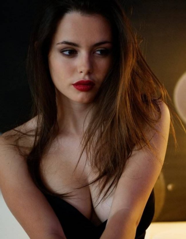 Hot Girls (33 pics)