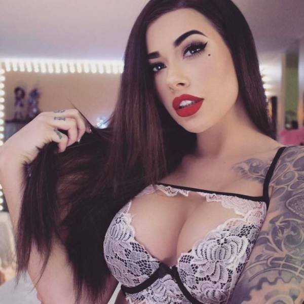 Hot Girls (33 pics)