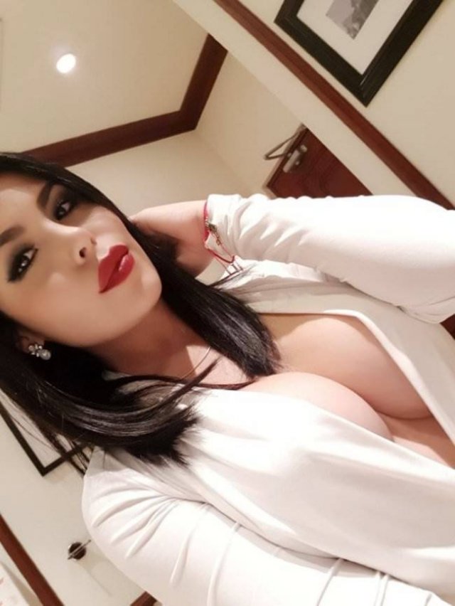 Hot Girls (33 pics)